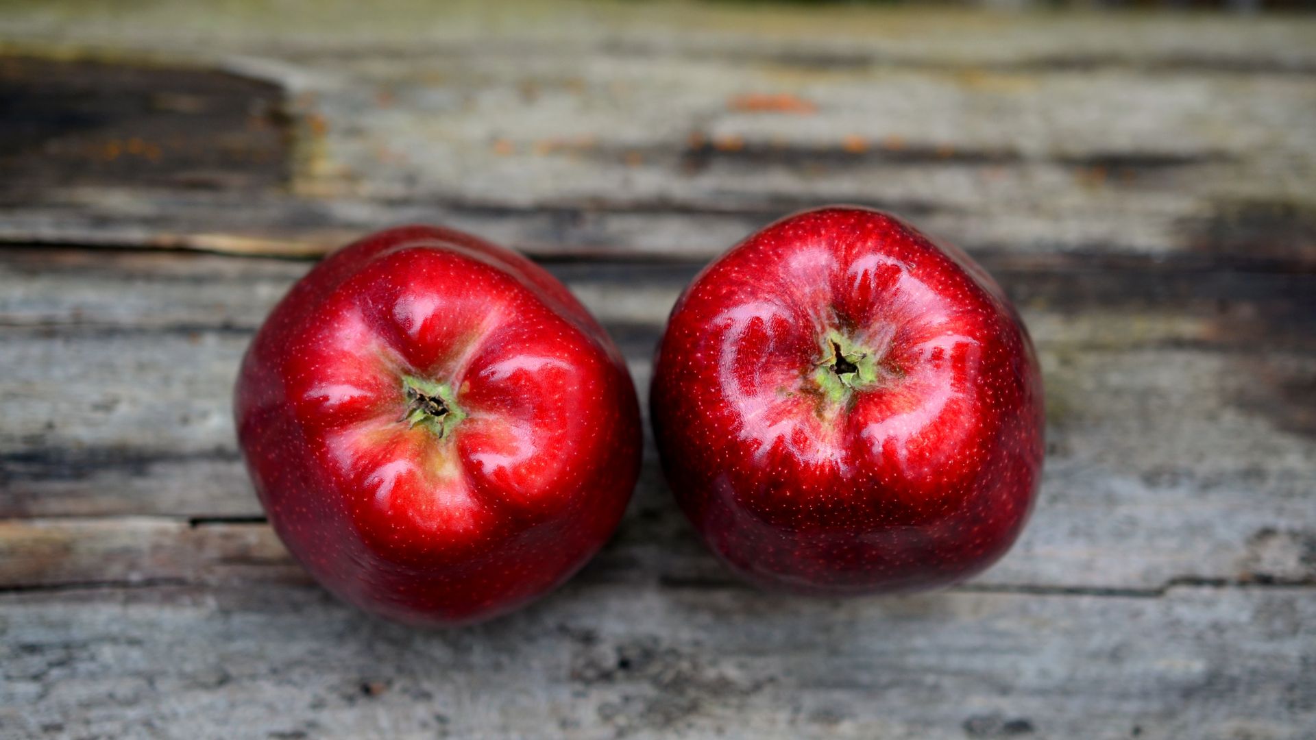 التفاح الأحمر يساعد على تخفيض ضغط الدم