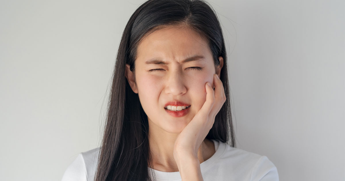 ما هي أسباب ألم الأسنان المفاجئ توعية